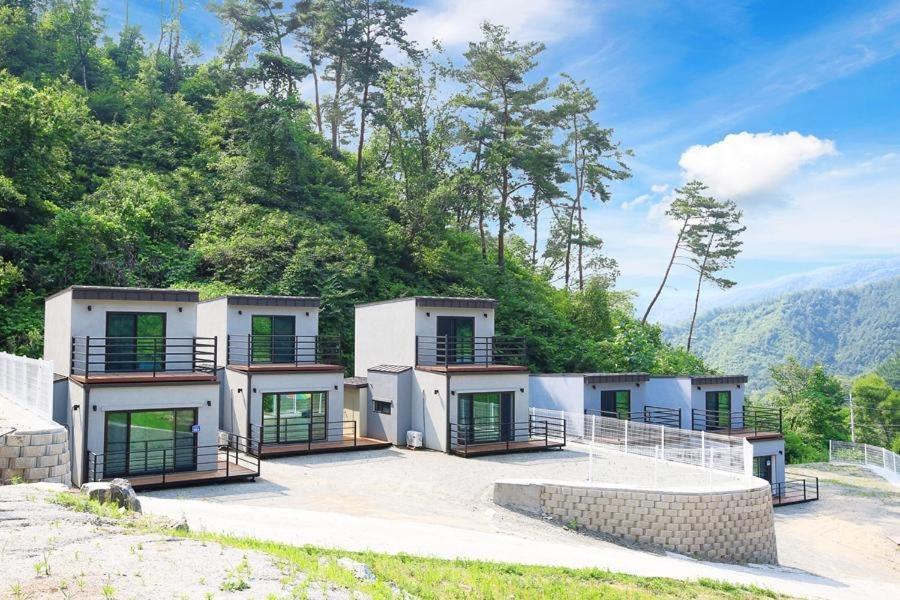 Hongcheon Stone Brown Pension ภายนอก รูปภาพ